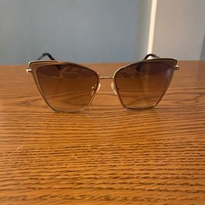 DIFF, Becky sunglasses.